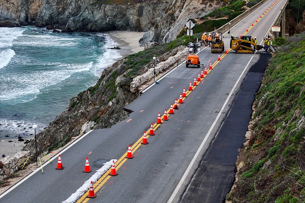 Foto - Karayolu çöktü, 1600 kişi mahsur kaldı