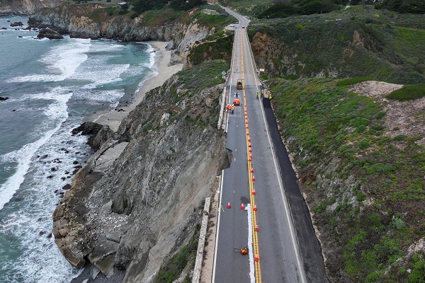 Foto - Karayolu çöktü, 1600 kişi mahsur kaldı