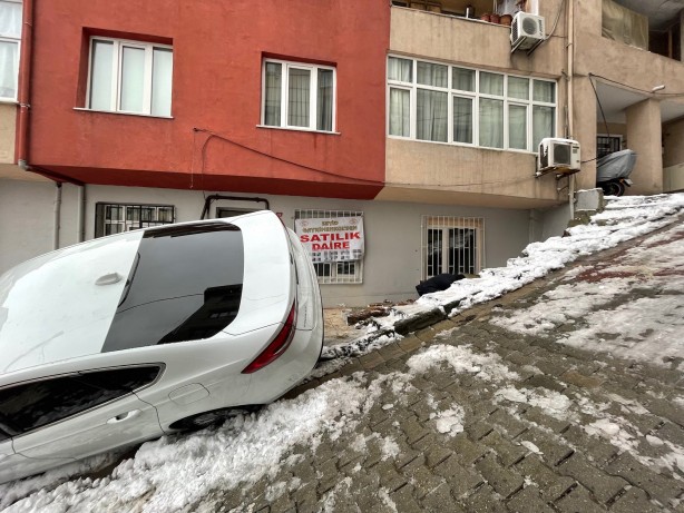 Foto - Karda kayan araç doğalgaz kutusunu patlattı! Mahalleli panik yaşadı