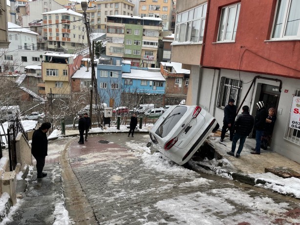 Karda kayan araç doğalgaz kutusunu patlattı! Mahalleli panik yaşadı