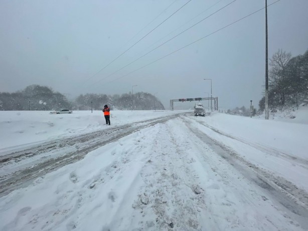 Foto - Karda kayan araçlar ulaşımı aksatıyor