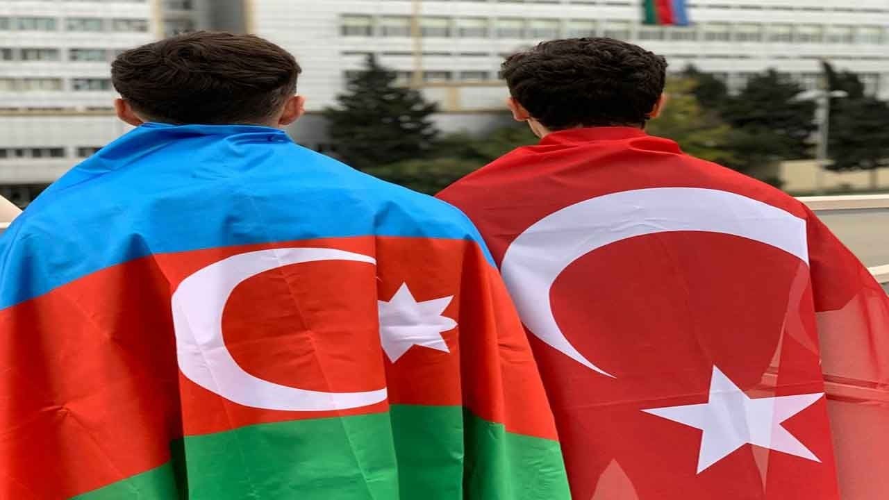 Foto - 'Kardeş ülke' deyip acımasızca eleştiriyorlardı! Azerbaycan basınından dikkat çeken Türkiye mesajı