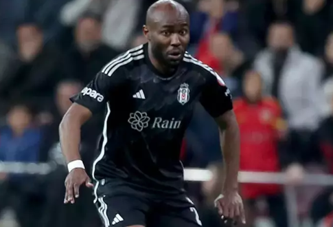 Foto - Kardeş ülke Libya'da Türkiye'ye karşı büyük ayıp! Beşiktaş'a gelen ismi vatan haini ilan ettiler