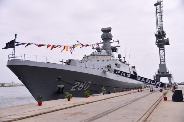 Foto - Kardeş ülke "Türkiye'yi vuracağız" diyen ülkeye karşı Türk savaş gemisini suya indirdi