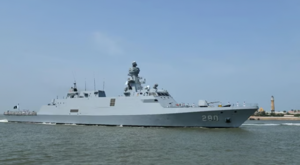 Foto - Kardeş ülke "Türkiye'yi vuracağız" diyen ülkeye karşı Türk savaş gemisini suya indirdi