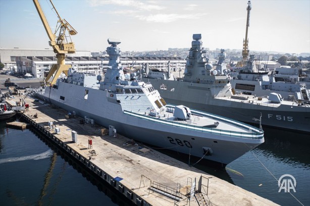 Foto - Kardeş ülke "Türkiye'yi vuracağız" diyen ülkeye karşı Türk savaş gemisini suya indirdi