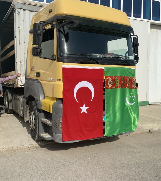 Foto - Kardeş ülkeden 11 ton yardım