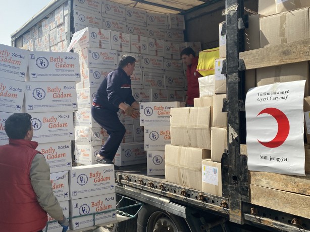 Foto - Kardeş ülkeden 11 ton yardım