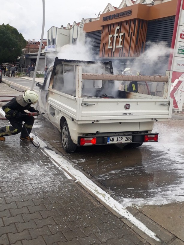 Foto - Kardeşine kızdı, ateşe verdi!