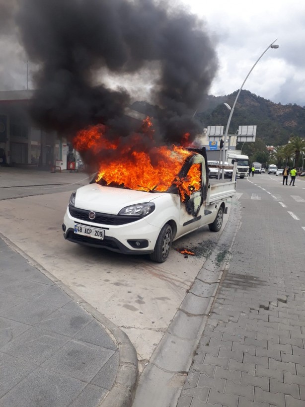 Kardeşine kızdı, ateşe verdi!