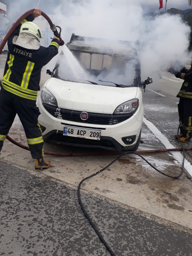 Foto - Kardeşine kızdı, ateşe verdi!