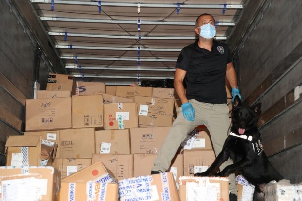 Foto - Kargo aracında büyük ahlaksızlık! Polis hemen paketledi
