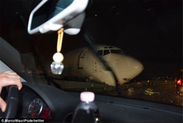 Foto - Kargo uçağı hızını alamayınca...