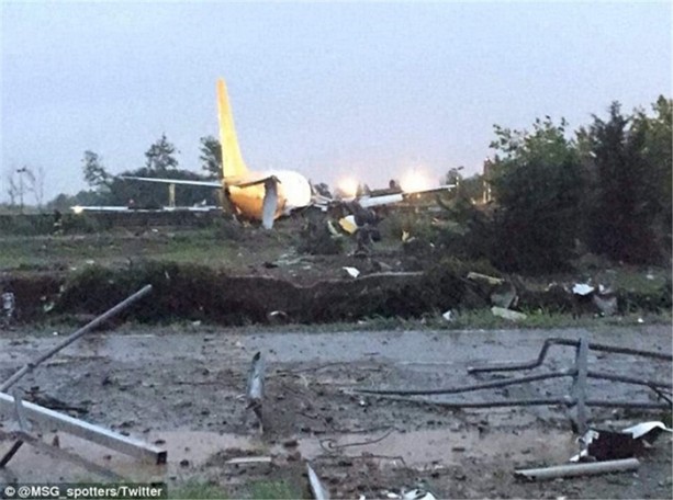 Foto - Kargo uçağı hızını alamayınca...