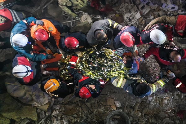 Foto - Karı koca 209 saat sonra enkazdan kurtarıldı