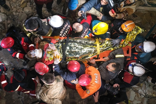 Foto - Karı koca 209 saat sonra enkazdan kurtarıldı