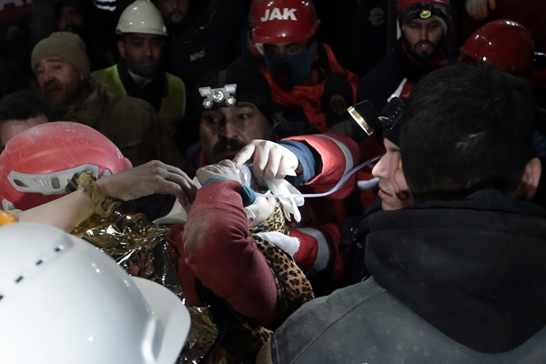 Foto - Karı koca 209 saat sonra enkazdan kurtarıldı