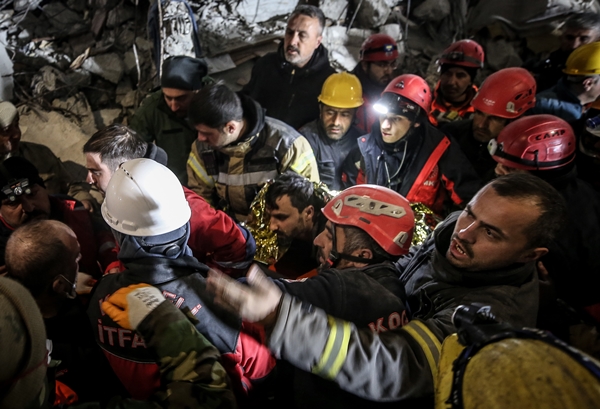 Foto - Karı koca 209 saat sonra enkazdan kurtarıldı