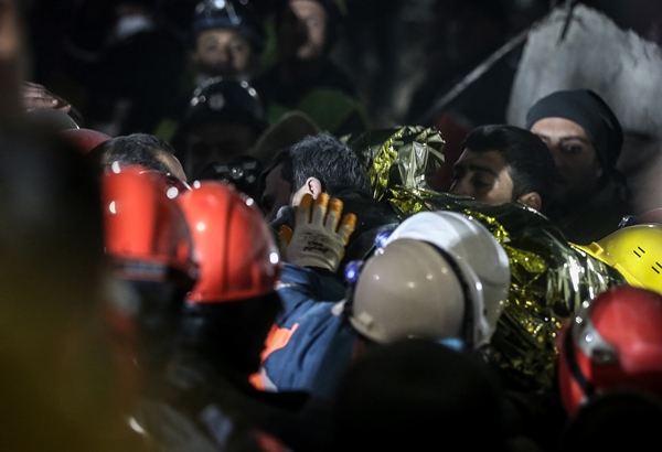 Foto - Karı koca 209 saat sonra enkazdan kurtarıldı