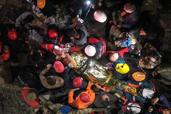 Foto - Karı koca 209 saat sonra enkazdan kurtarıldı