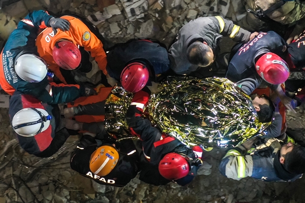 Foto - Karı koca 209 saat sonra enkazdan kurtarıldı