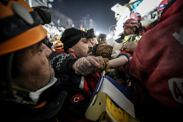 Foto - Karı koca 209 saat sonra enkazdan kurtarıldı