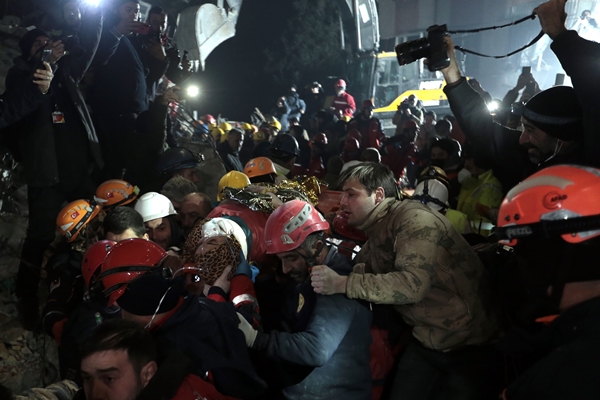 Foto - Karı koca 209 saat sonra enkazdan kurtarıldı