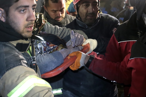 Foto - Karı koca 209 saat sonra enkazdan kurtarıldı