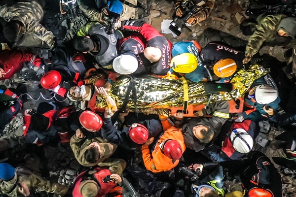 Foto - Karı koca 209 saat sonra enkazdan kurtarıldı