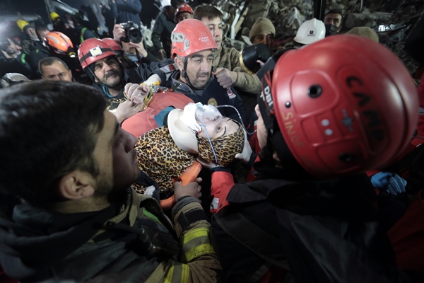 Foto - Karı koca 209 saat sonra enkazdan kurtarıldı