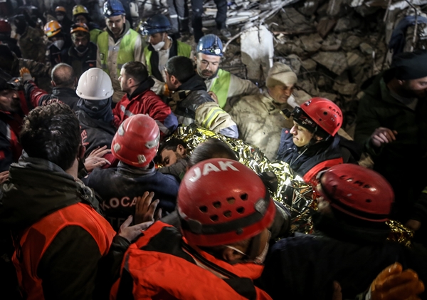 Foto - Karı koca 209 saat sonra enkazdan kurtarıldı