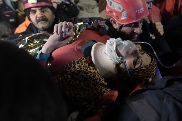 Foto - Karı koca 209 saat sonra enkazdan kurtarıldı