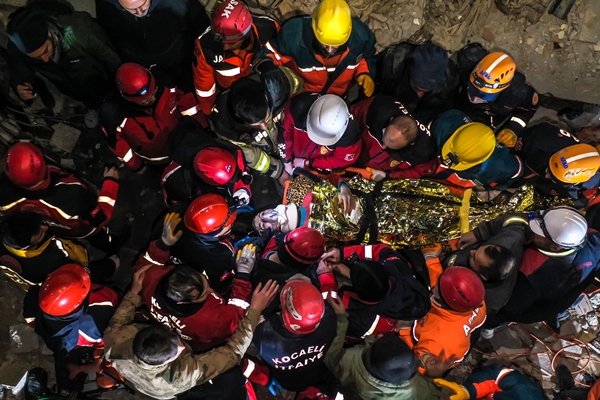 Foto - Karı koca 209 saat sonra enkazdan kurtarıldı