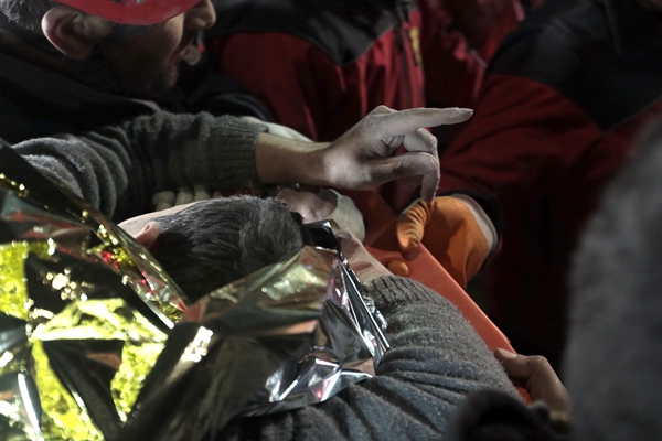 Foto - Karı koca 209 saat sonra enkazdan kurtarıldı