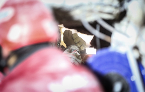 Foto - Karı koca 209 saat sonra enkazdan kurtarıldı