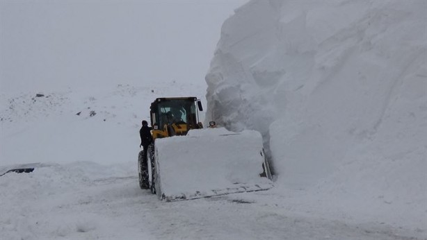 Foto - Karın boyu 6 metreyi aştı