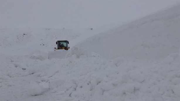 Foto - Karın boyu 6 metreyi aştı