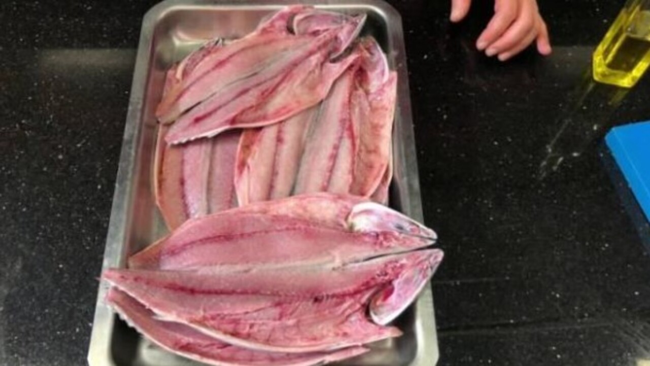 Foto - Karın kısmı bu şekildeyse almayın..! Bayat balık nasıl anlaşılır?