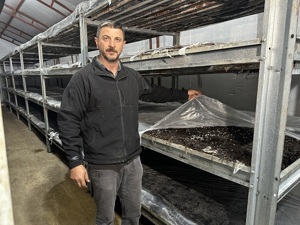 Foto - Kariyerini bıraktı memleketine döndü! Cesur davrandı tonlarca ürün yetiştirdi