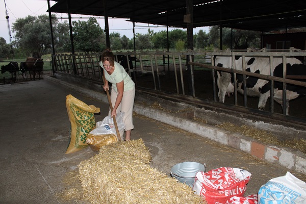 Foto - Kariyerini elinin tersiyle itti! İngiliz kadın Türkiye'ye geldi bakın ne yapıyor