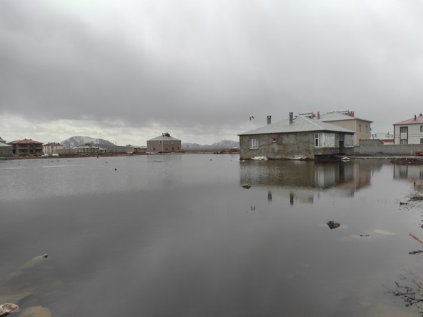 Foto - Karlar eridi! Koskoca ova, göle döndü