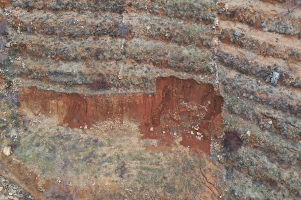 Foto - Karlar eriyince dağdaki ürkütücü manzara ortaya çıktı!