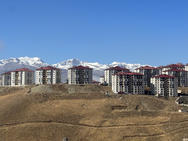 Foto - Karlı dağlarla bulutlar bütünleşti! Manzarayı gören hayran kaldı