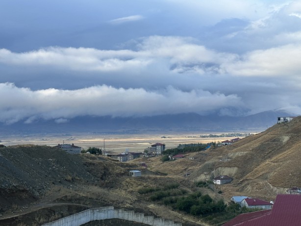 Foto - Karlı dağlarla bulutlar bütünleşti! Manzarayı gören hayran kaldı