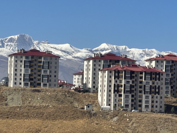Foto - Karlı dağlarla bulutlar bütünleşti! Manzarayı gören hayran kaldı
