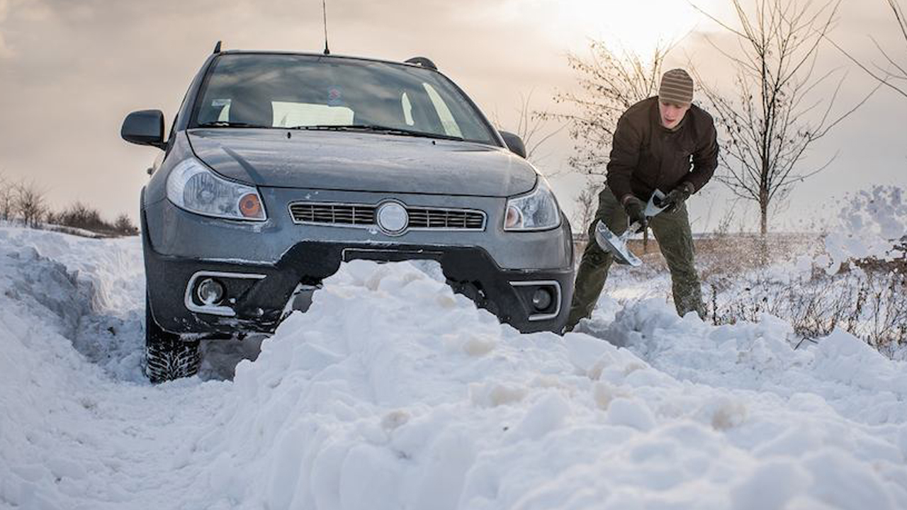 Foto - Karlı ve buzlu yollarda araç kullanma rehberi! Güvenli yolculuk için hayat kurtaran öneriler!