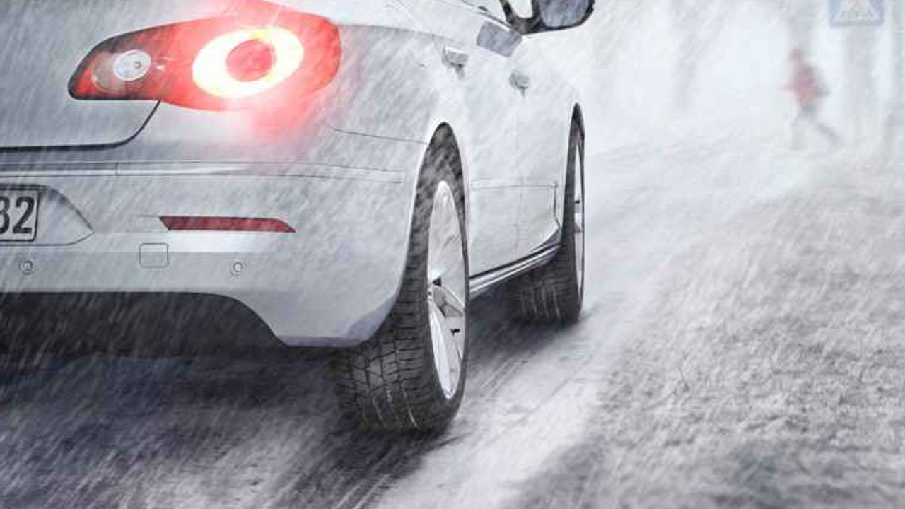 Foto - Karlı ve buzlu yollarda araç kullanma rehberi! Güvenli yolculuk için hayat kurtaran öneriler!