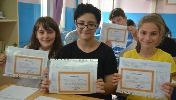 Foto - Karneler ne zaman alınacak? Takdir ve teşekkür belgesi nasıl hesaplanır? Kaç puanla alınır?