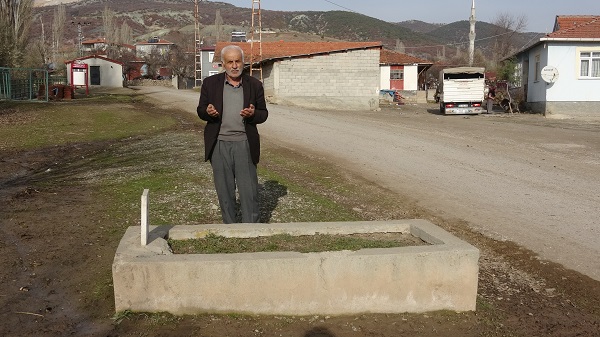 Foto - Karnı ağrıyan oraya koşuyor! Bu mezarın hem hikayesi hem konumu dikkat çekiyor