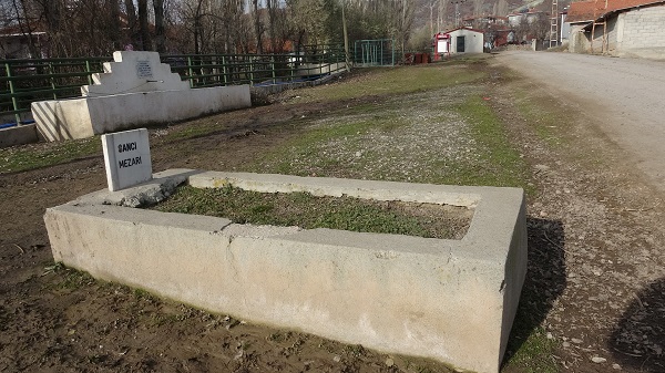 Foto - Karnı ağrıyan oraya koşuyor! Bu mezarın hem hikayesi hem konumu dikkat çekiyor